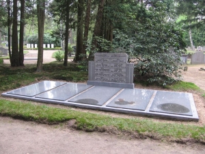 E 78. Duitse  en geallieerde graven